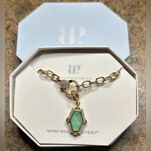 Bomb Party “Regal Attitude “ NK86848 Gold